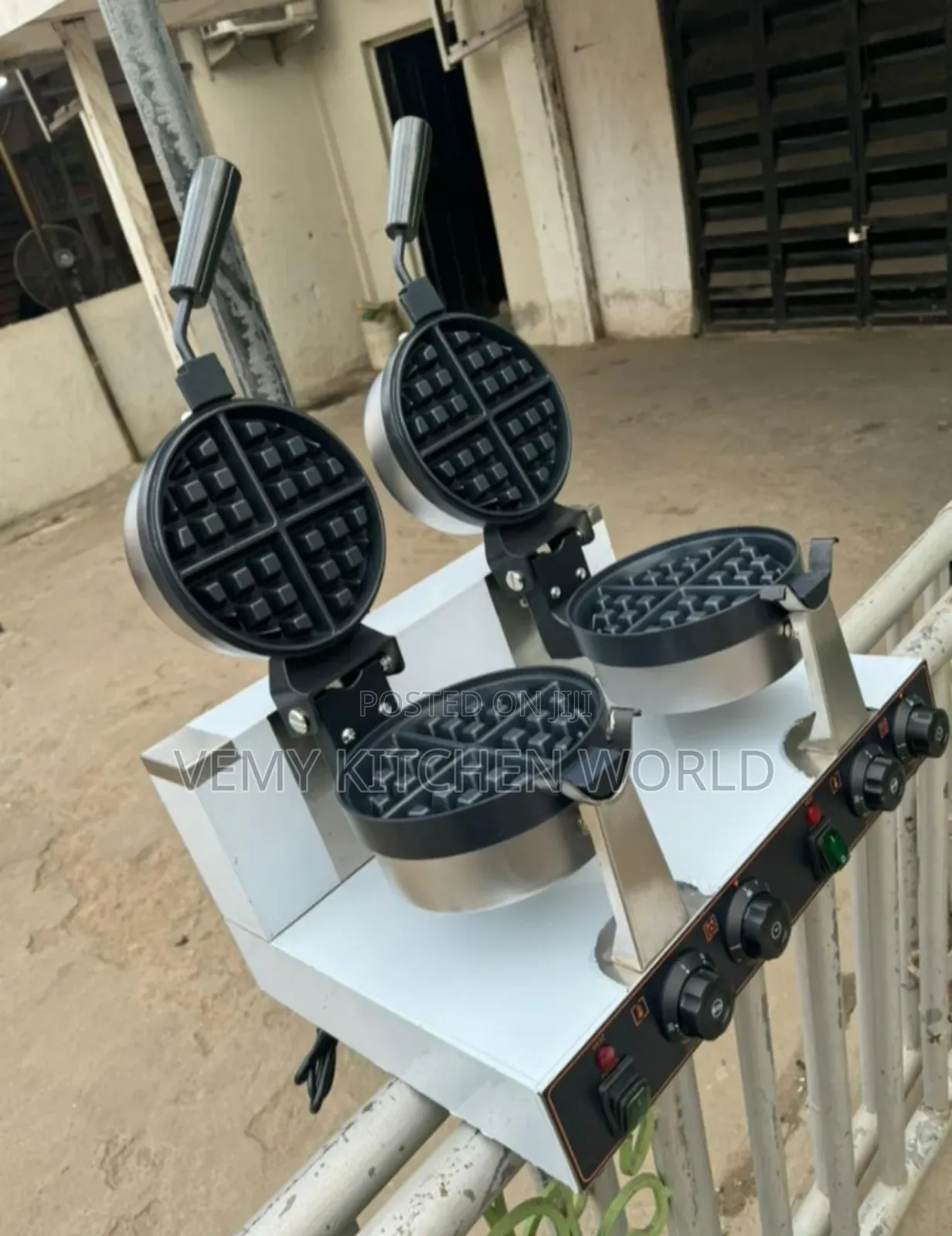 Rotating Double Waffle Maker