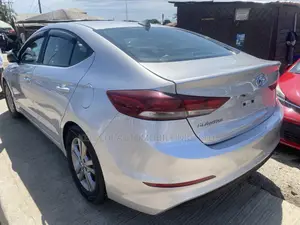 Hyundai Elantra 2017 Silver