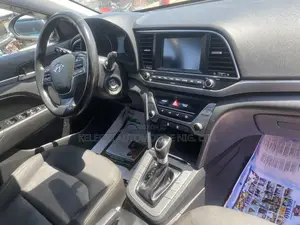 Hyundai Elantra 2017 Silver
