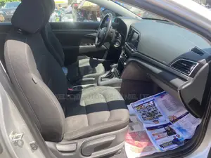 Hyundai Elantra 2017 Silver