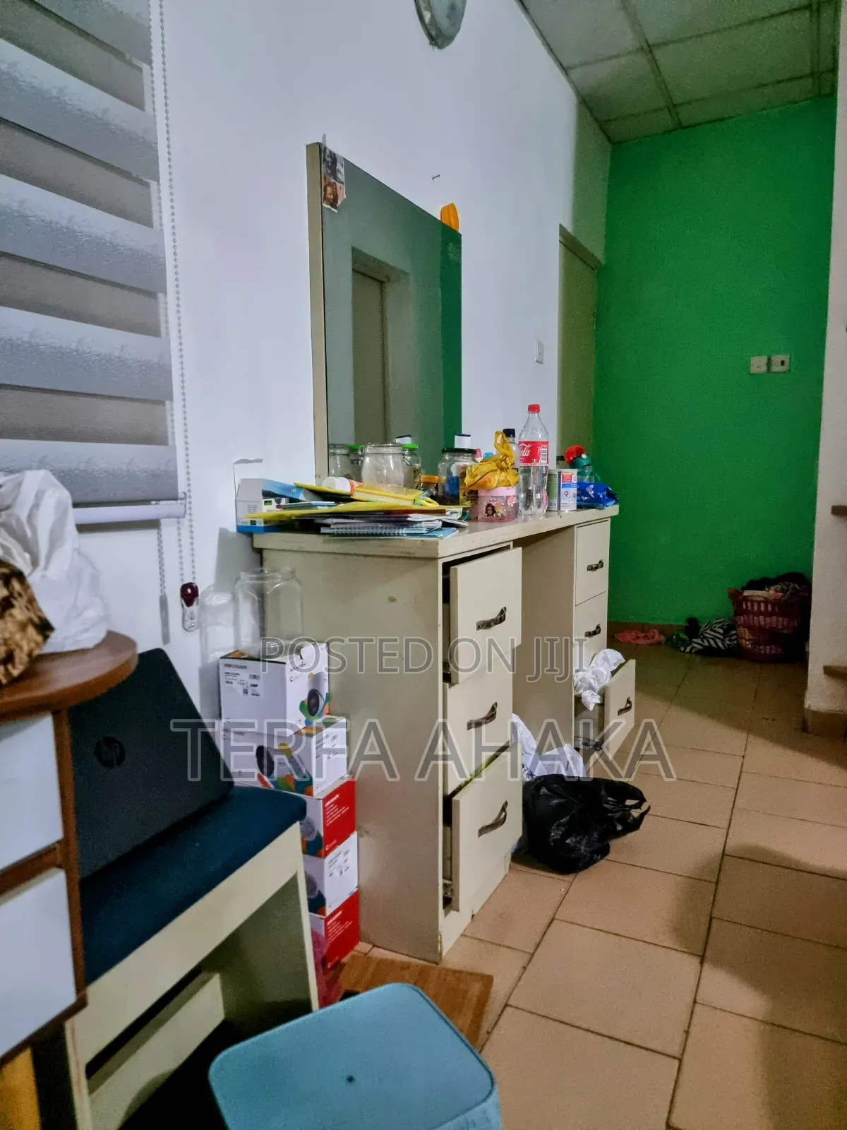 Dresser Table With Mirror and Stool