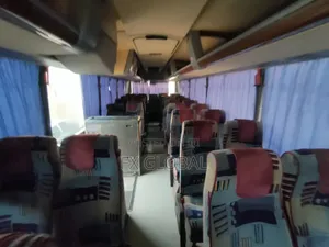 Bus 2000 White