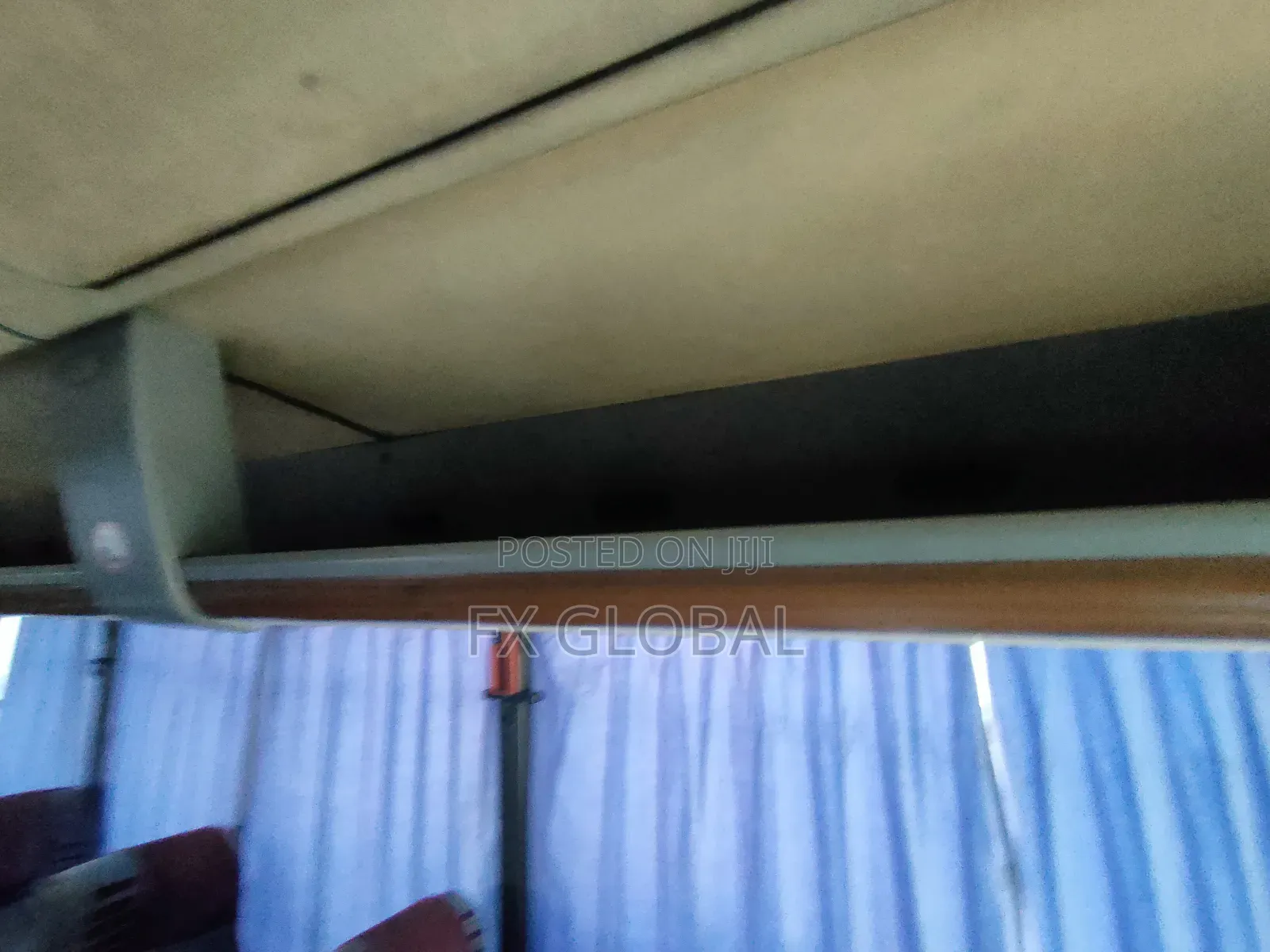 Bus 2000 White