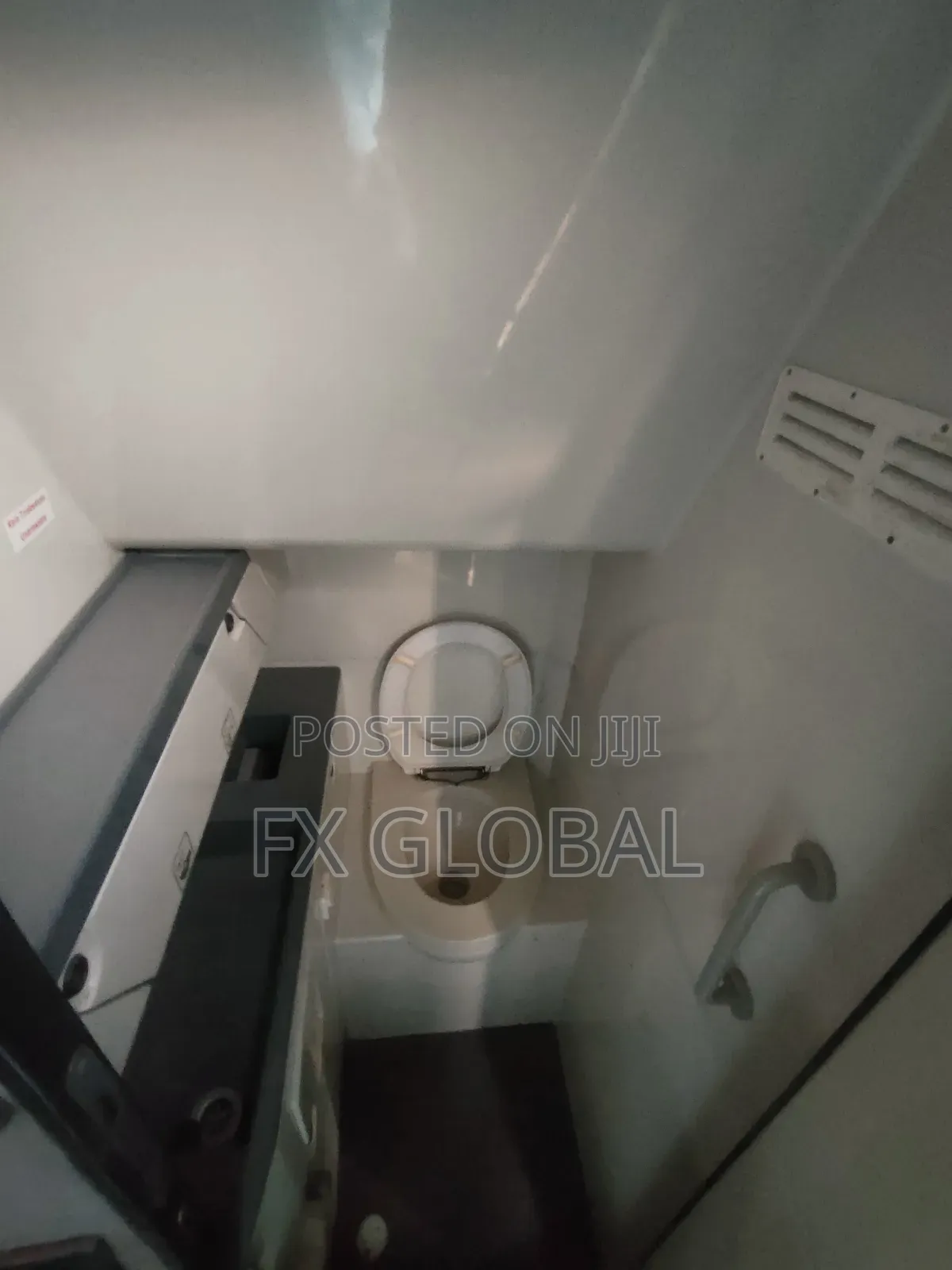 Bus 2000 White