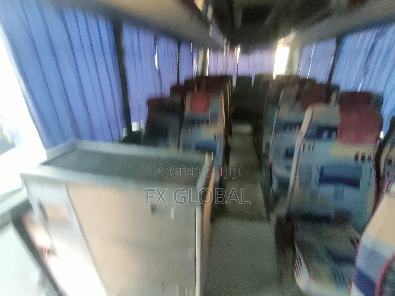 Bus 2000 White