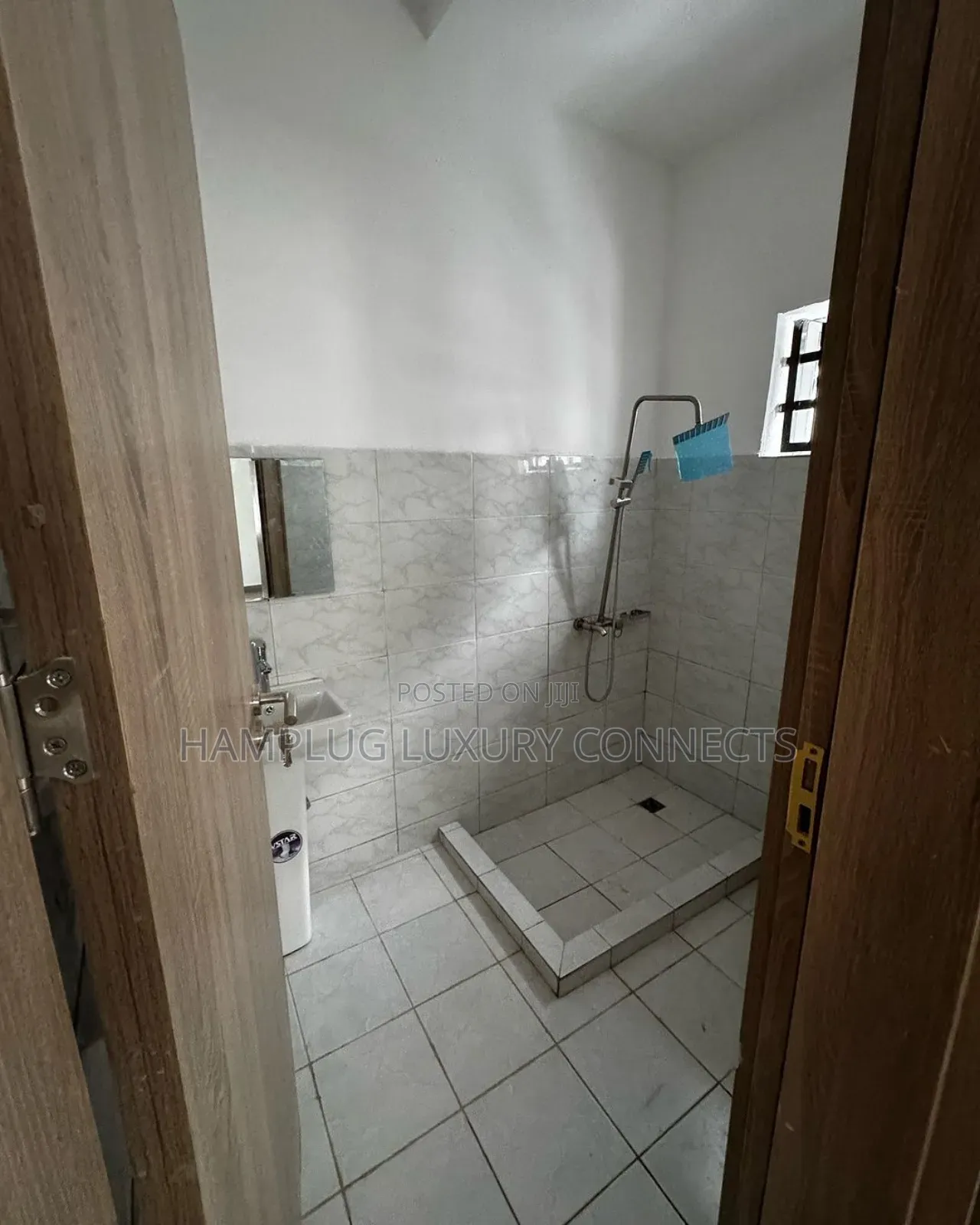 3bdrm Bungalow in Efeb Global Estate, Mbora for sale