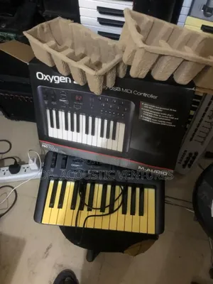 Uk Used 2 Octave Maudio Midi Keyboard