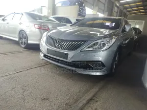 Photo - Hyundai Grandeur 2015 Gray