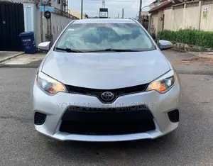 Photo - Toyota Corolla 2015 Silver