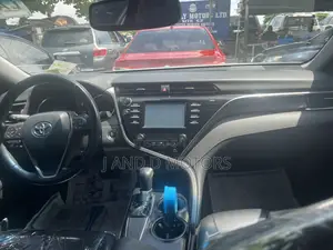 Toyota Camry 2019 Silver