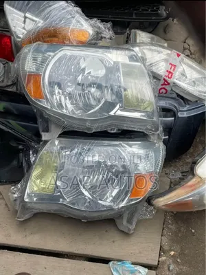 Headlamp Toyota Tacoma 2010