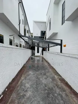 4bdrm Duplex in Lekki for sale