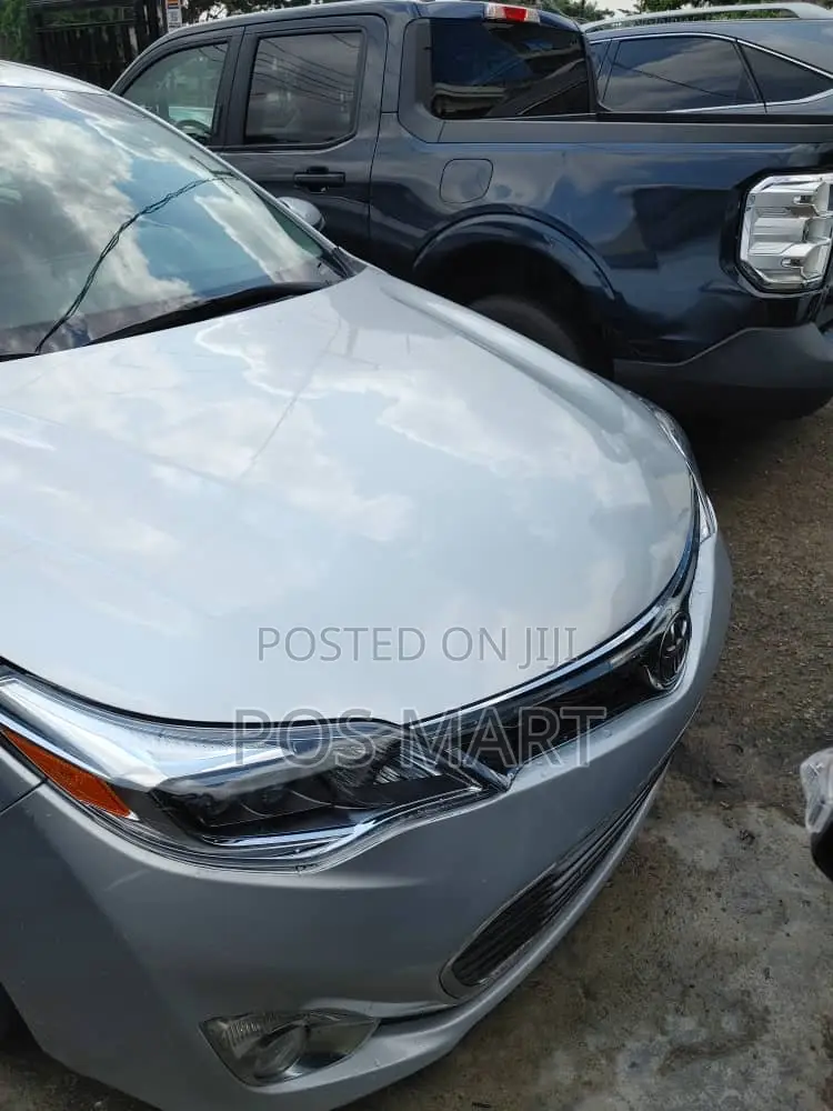 Toyota Avalon XLE Premium Sedan FWD (3.5L 6cyl 6A) 2013 Silver
