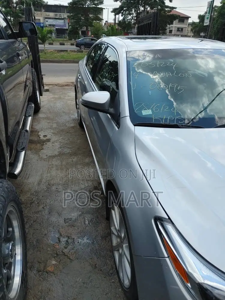 Toyota Avalon XLE Premium Sedan FWD (3.5L 6cyl 6A) 2013 Silver