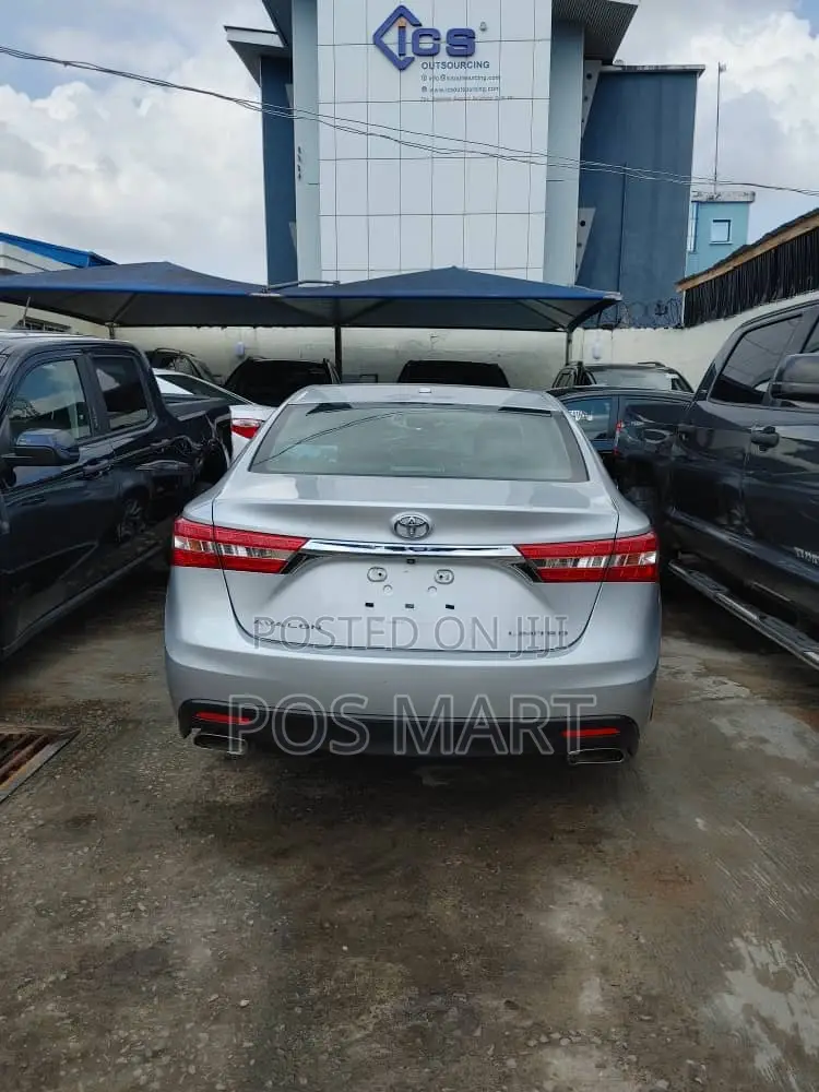 Toyota Avalon XLE Premium Sedan FWD (3.5L 6cyl 6A) 2013 Silver