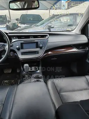Toyota Avalon XLE Premium Sedan FWD (3.5L 6cyl 6A) 2013 Silver