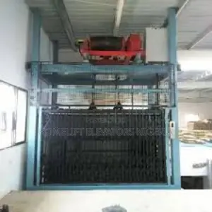 Full Covered Goods Lift for Industrial