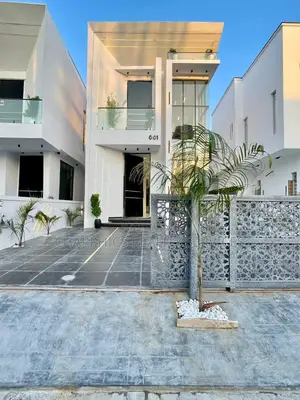 5bdrm Duplex in Chevron for sale