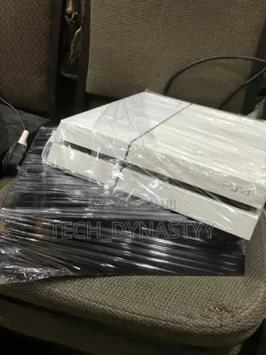 Ps4 With 2 Pads And 10 Games