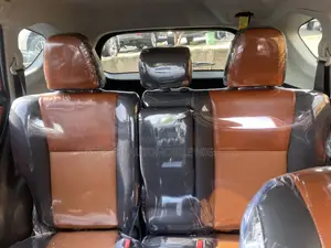 Toyota RAV4 LE AWD (2.5L 4cyl 6A) 2016 Orange