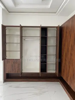Walking Closet