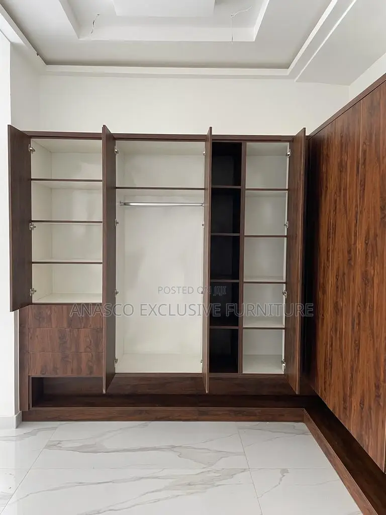 Walking Closet