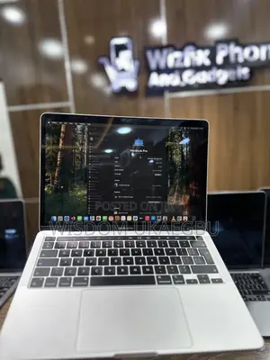 Laptop Apple MacBook Pro 2022 M2 8GB Apple M2 SSD 512GB
