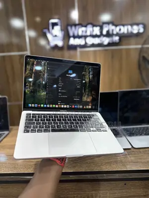 Laptop Apple MacBook Pro 2022 M2 8GB Apple M2 SSD 512GB
