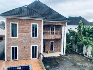 6bdrm Duplex in Gated Tarred St , for rent