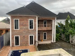 6bdrm Duplex in Gated Tarred St , for rent