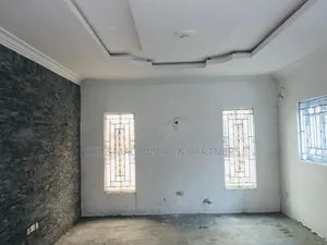 6bdrm Duplex in Gated Tarred St , for rent