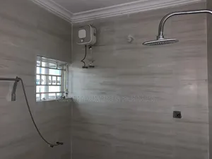 6bdrm Duplex in Gated Tarred St , for rent