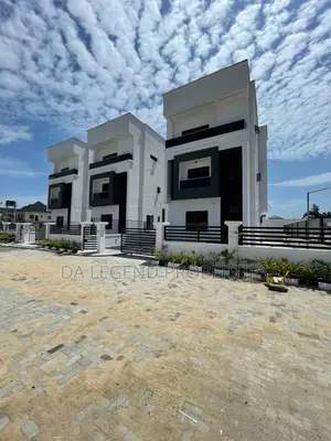 5bdrm Duplex in Lekki for sale