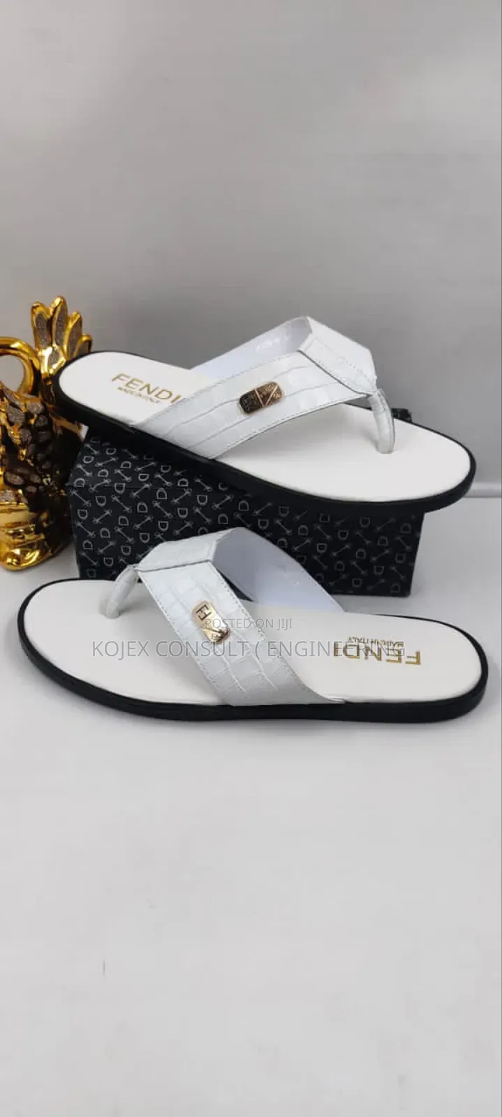 Fendi Leather Men Slippers