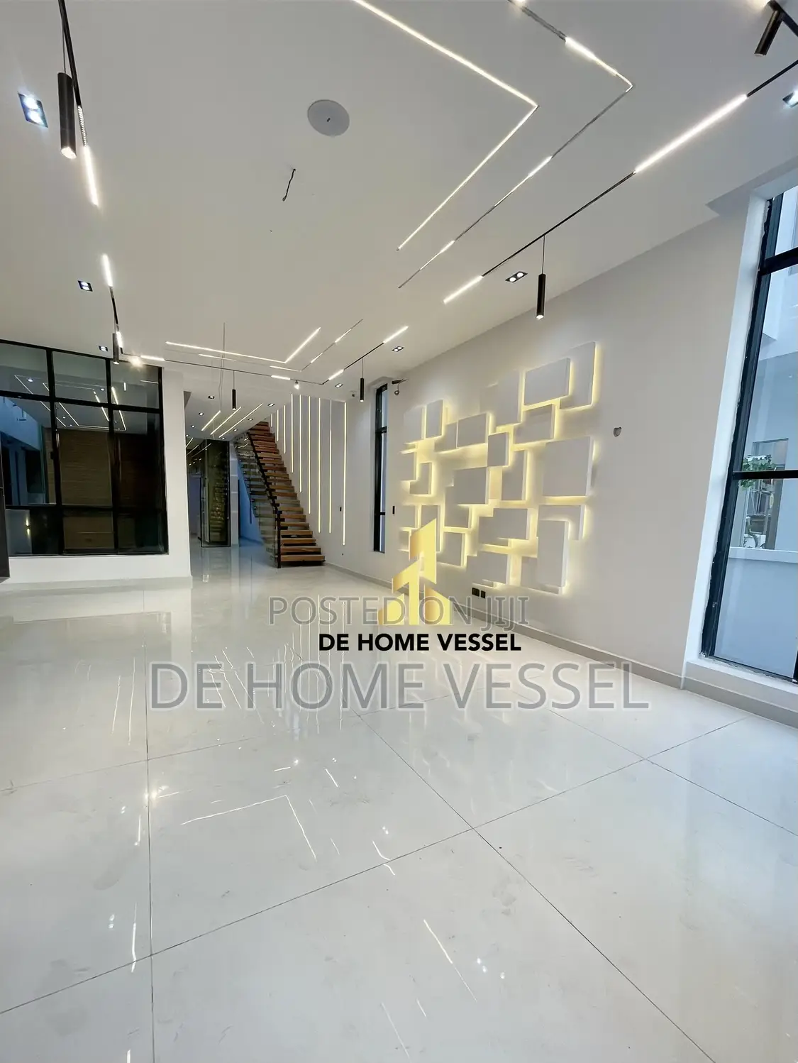 Luxury 5 Bed Detached Home With Pool