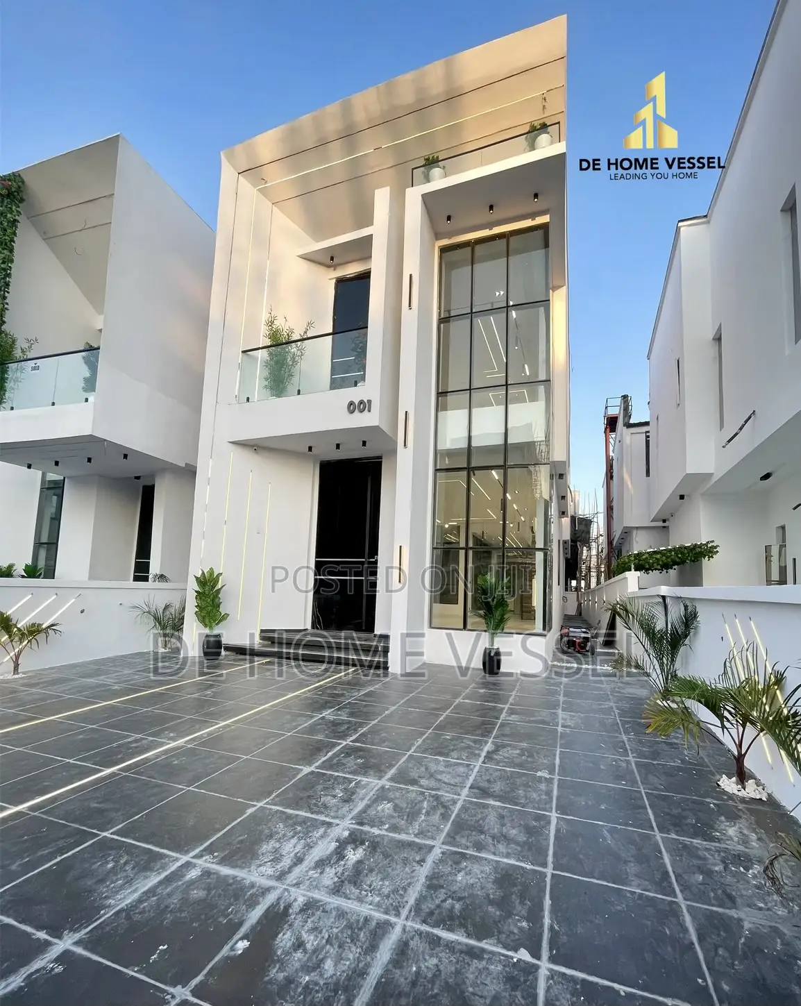 Luxury 5 Bed Detached Home With Pool