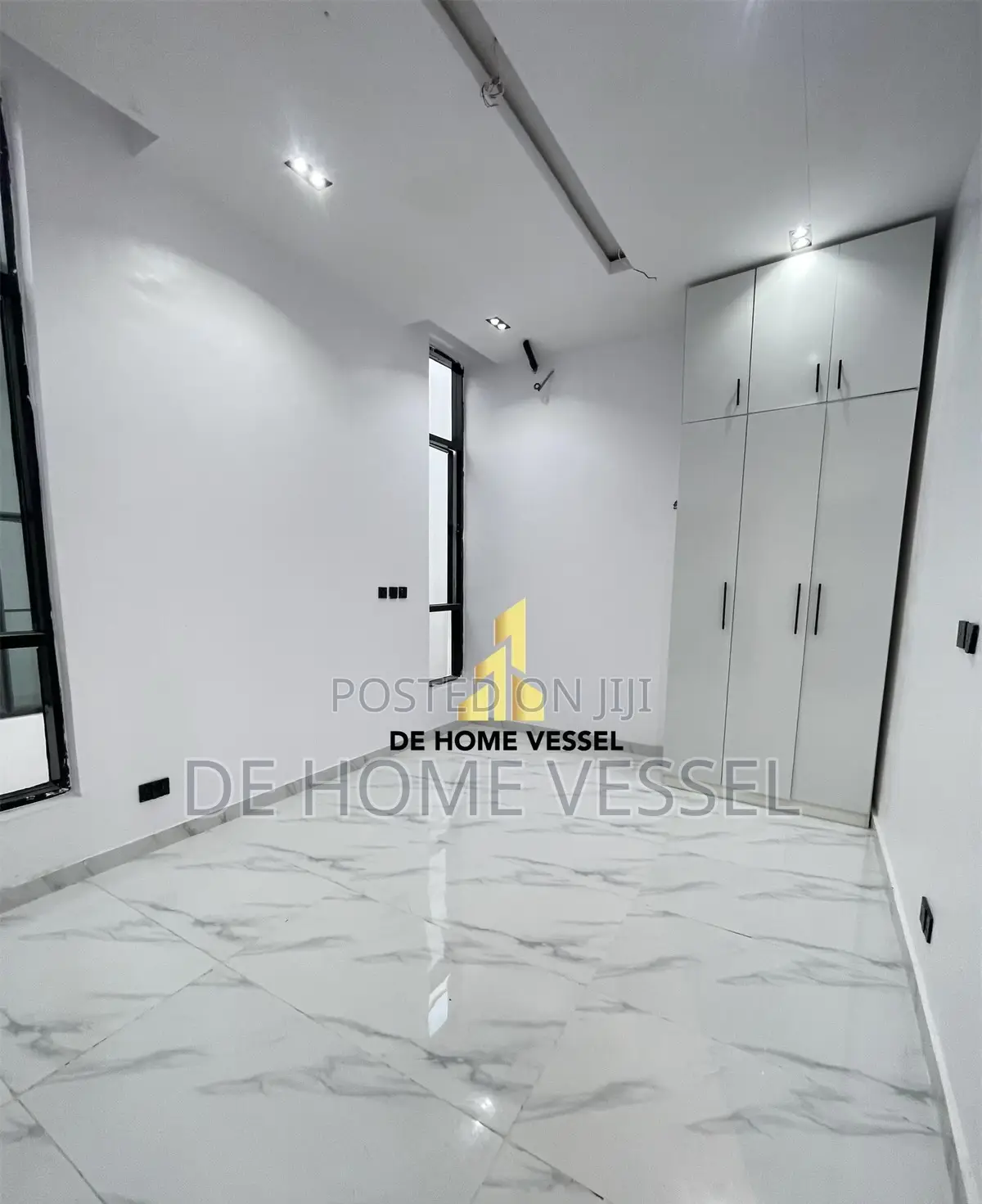 Luxury 5 Bed Detached Home With Pool