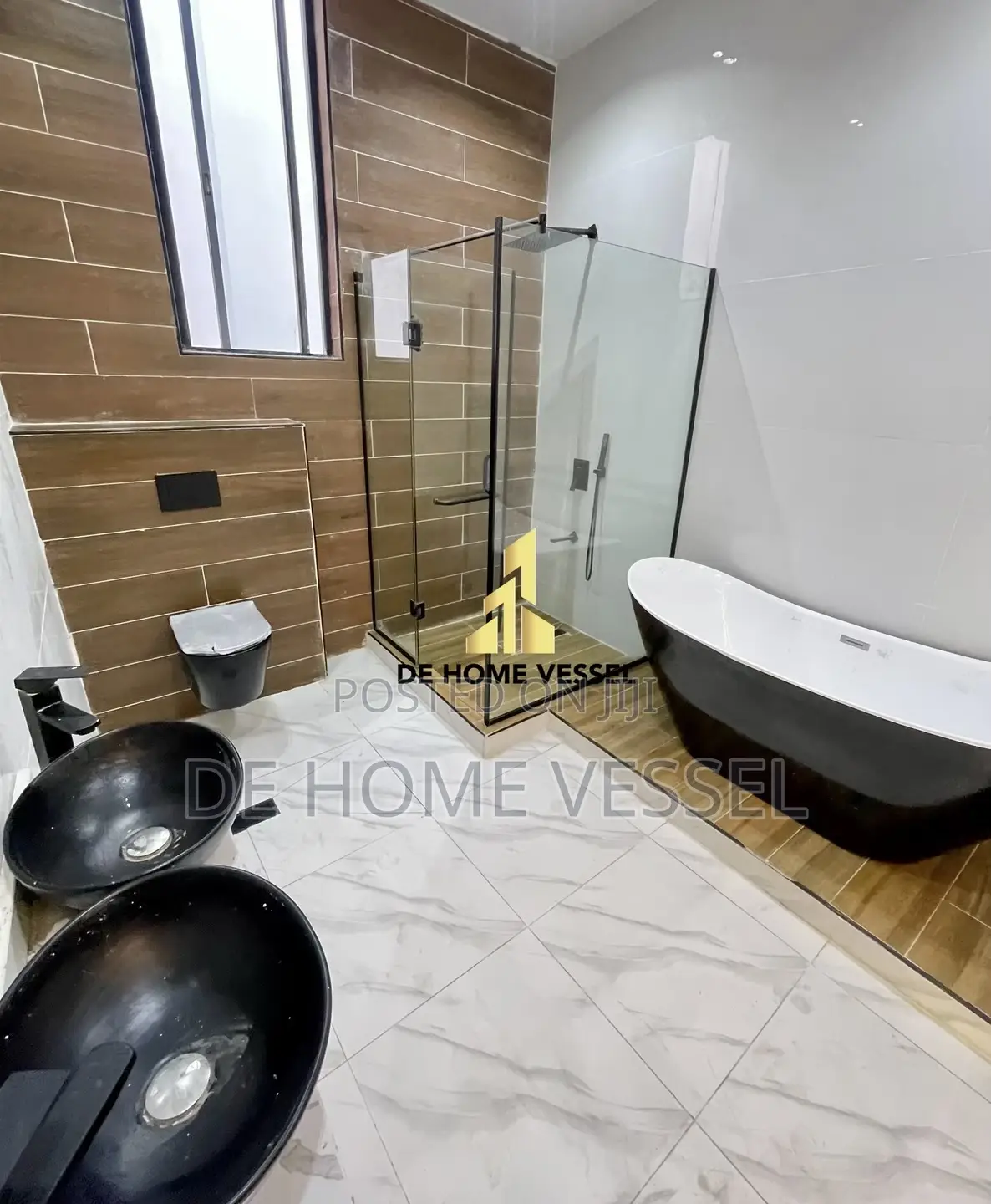 Luxury 5 Bed Detached Home With Pool