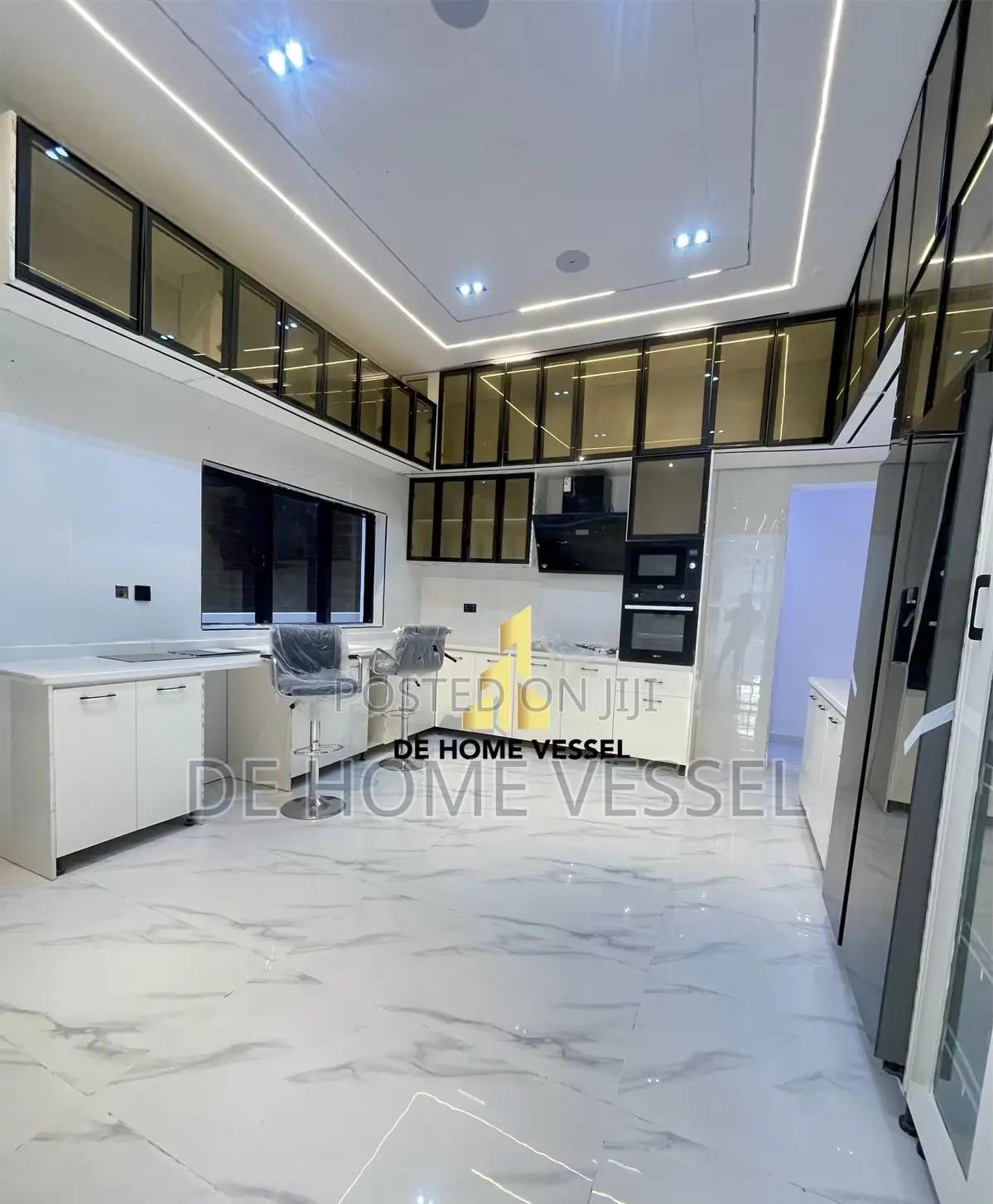 Luxury 5 Bed Detached Home With Pool