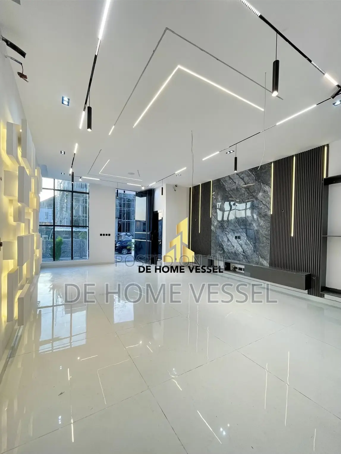 Luxury 5 Bed Detached Home With Pool