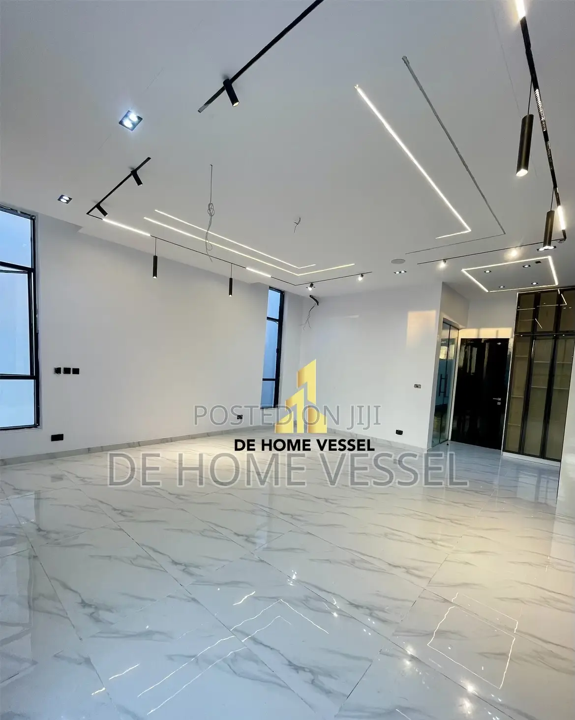 Luxury 5 Bed Detached Home With Pool