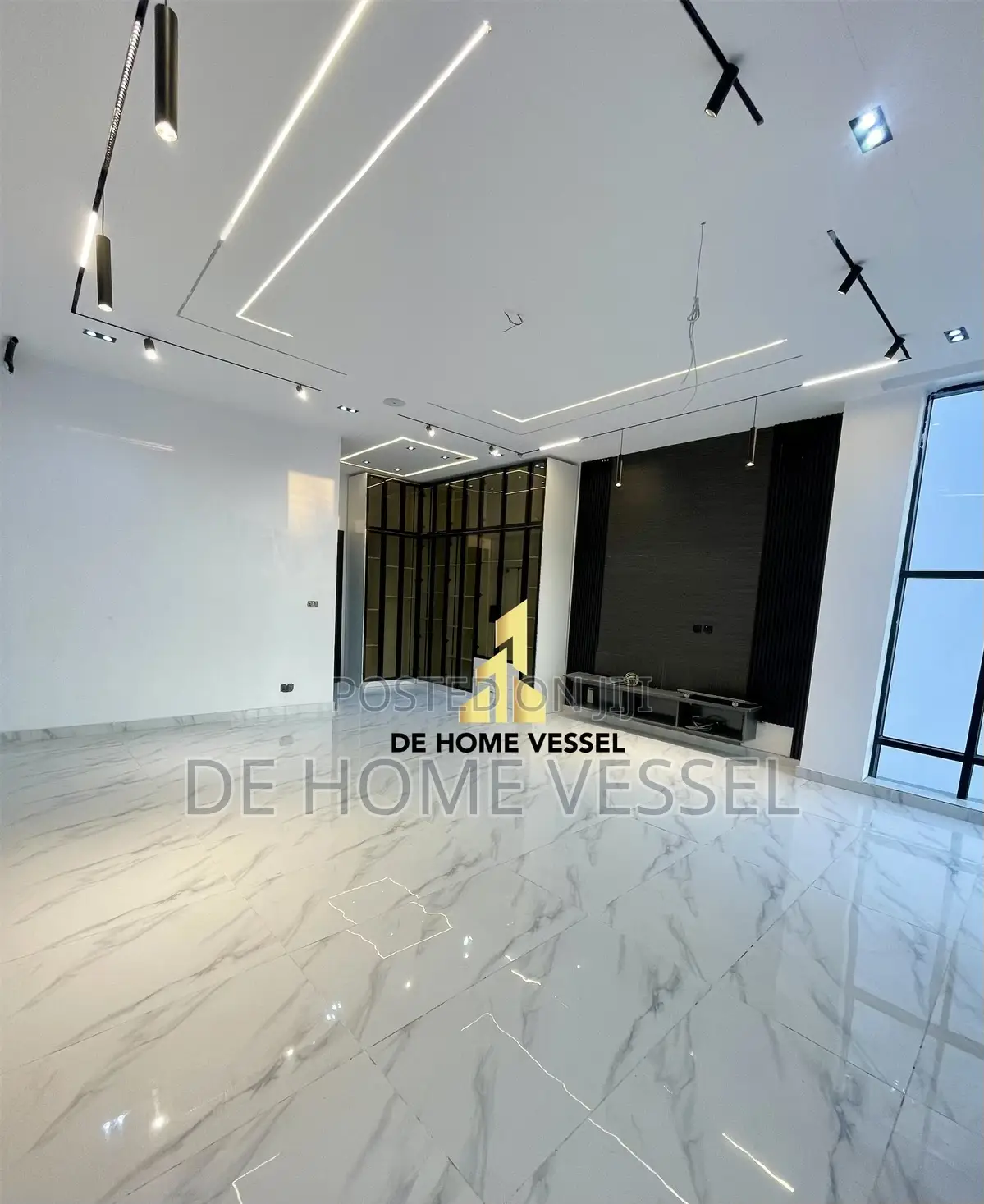 Luxury 5 Bed Detached Home With Pool