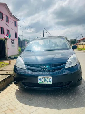 Toyota Sienna Airport Pickup & Drop-off In Lagos – Book Now