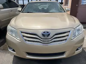 Toyota Camry 2011 Gold