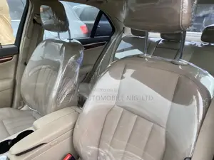 Mercedes-Benz C300 Luxury 4Matic Sedan AWD (3.0L 6cyl 7A) 2011 White