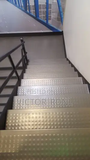 Round Button Carpet