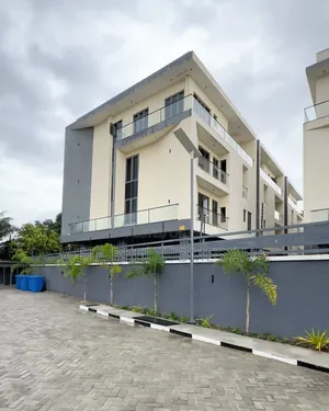 4bdrm Apartment in Lekki Phase 1 Lagos for rent