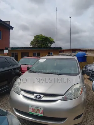 Toyota Sienna LE 2009 Silver