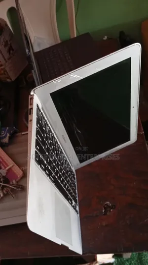 Laptop Apple MacBook Air 2012 4GB Intel Core I5 SSD 128GB