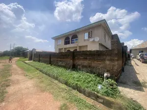 6bdrm Apartment in Off Apate-Awoton, Ibadan for sale